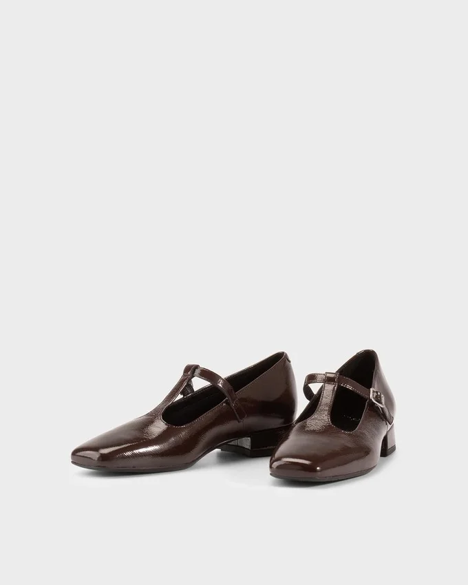 Debbi Pumps