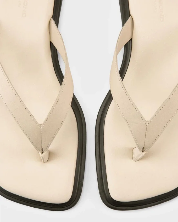 Izzy Sandals