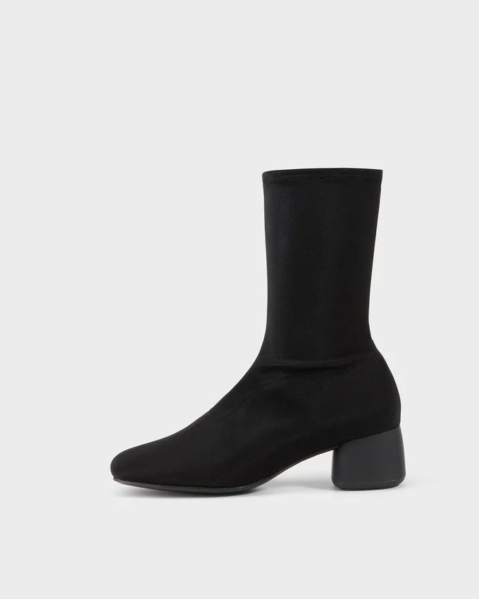 Livia Boots