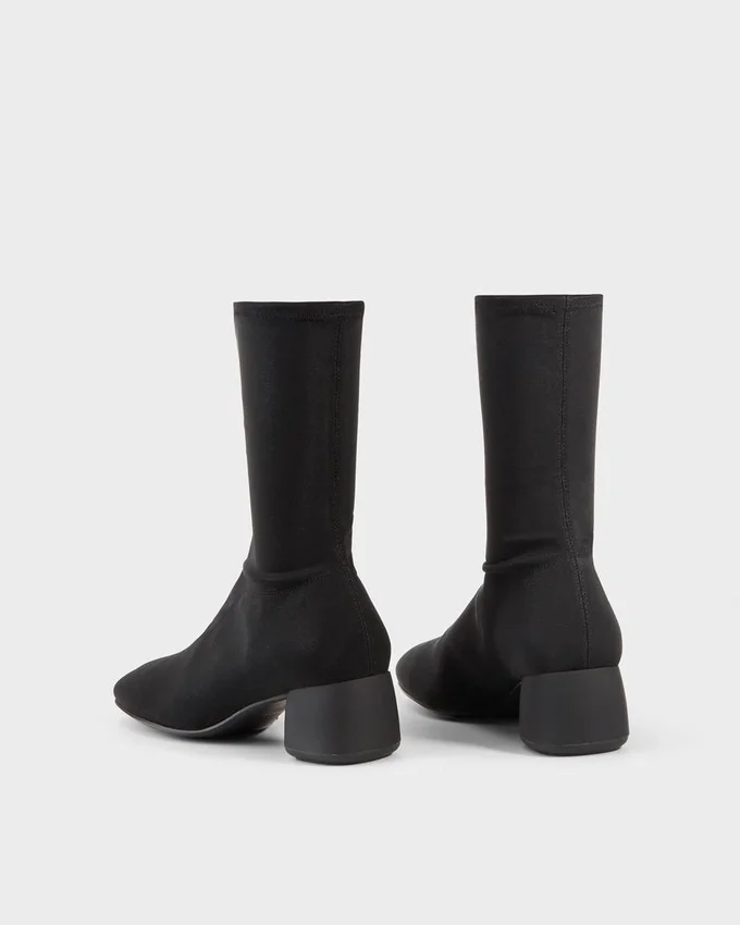 Livia Boots