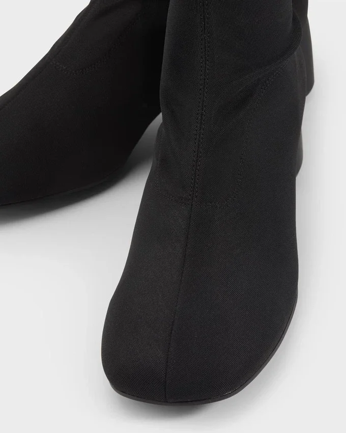 Livia Boots